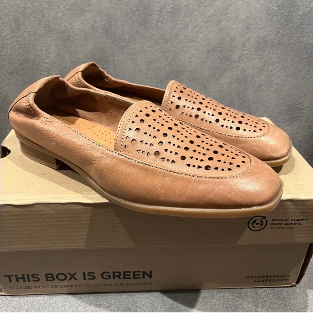 Clarks Loafers Women's Flats Tan Size 7.5 US